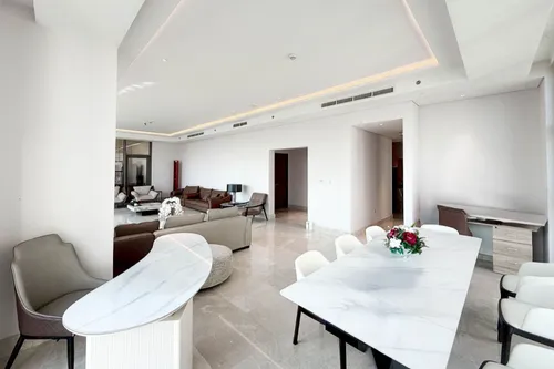 4 Bedrooms Apartment in Creek Rise Tower 2