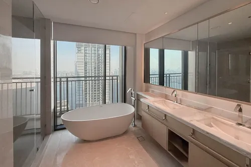 4 Bedrooms Apartment in Creek Rise Tower 2