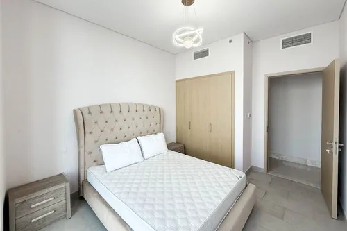 4 Bedrooms Apartment in Creek Rise Tower 2