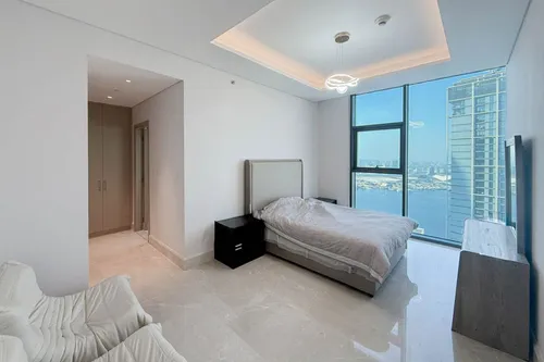 4 Bedrooms Apartment in Creek Rise Tower 2