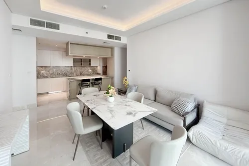 4 Bedrooms Apartment in Creek Rise Tower 2
