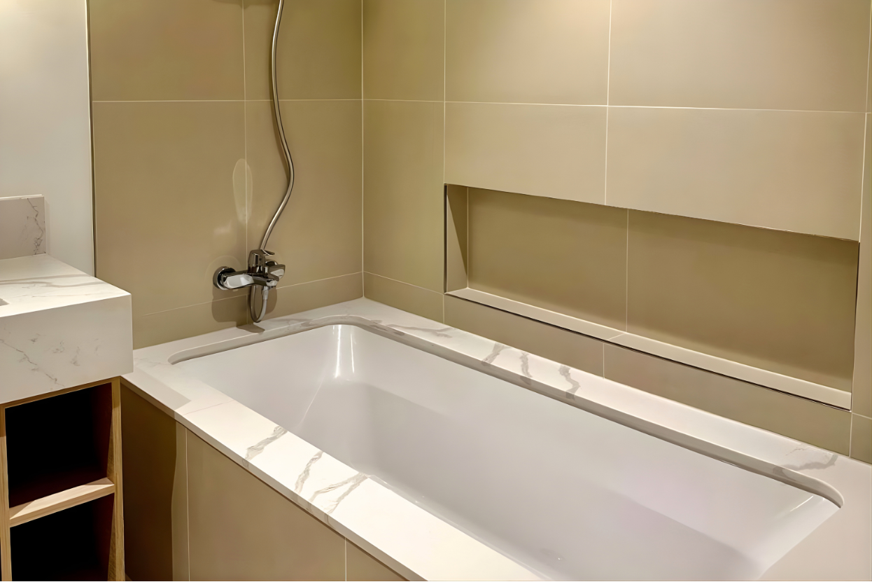 2 Bedrooms Apartment in 17 Icon Bay Building 1