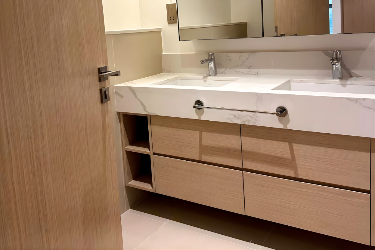 2 Bedrooms Apartment in 17 Icon Bay Building 1