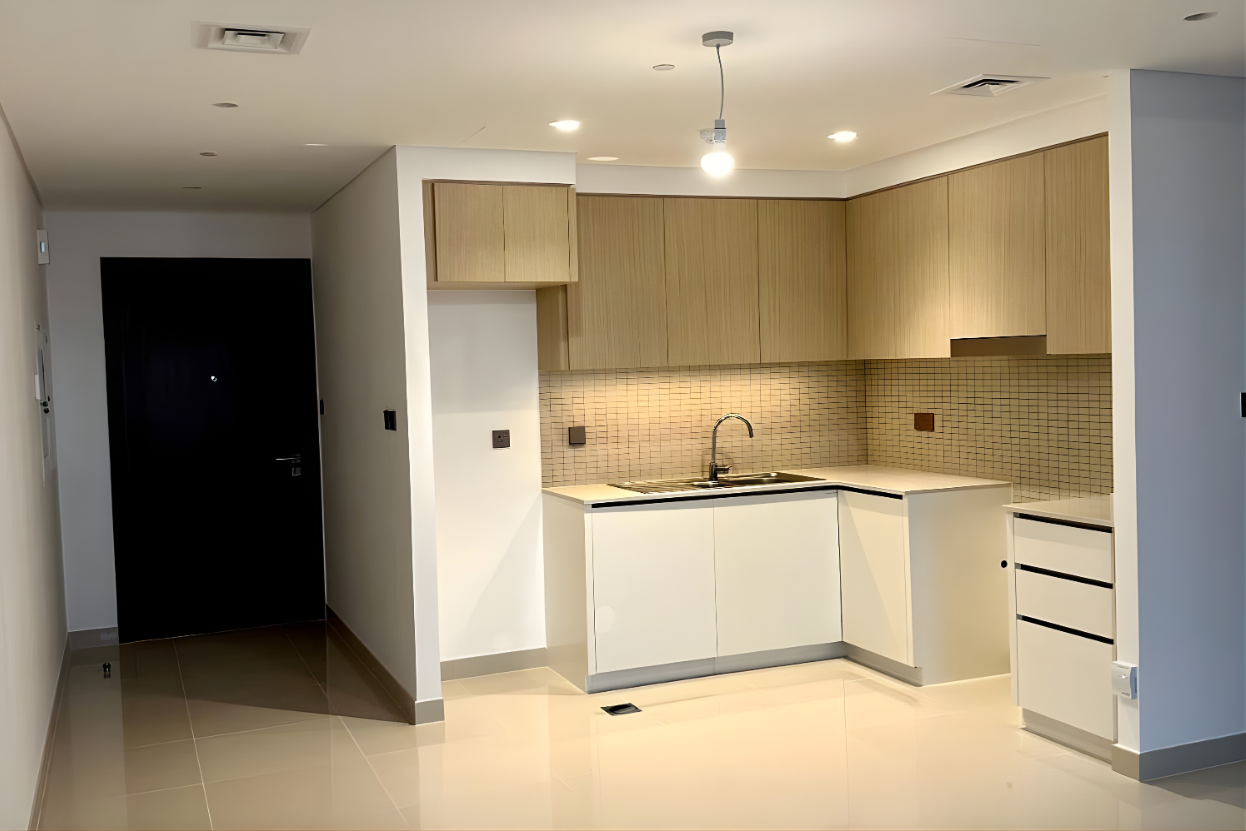 2 Bedrooms Apartment in 17 Icon Bay Building 1