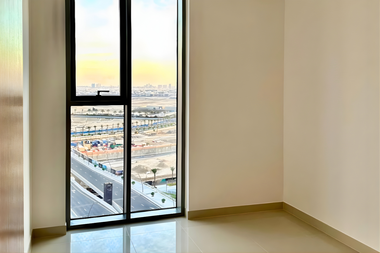 2 Bedrooms Apartment in 17 Icon Bay Building 1
