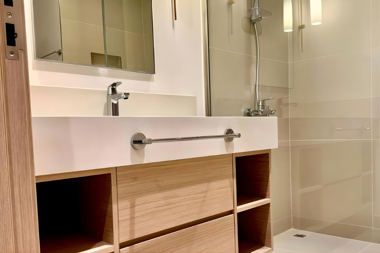 2 Bedrooms Apartment in 17 Icon Bay Building 1