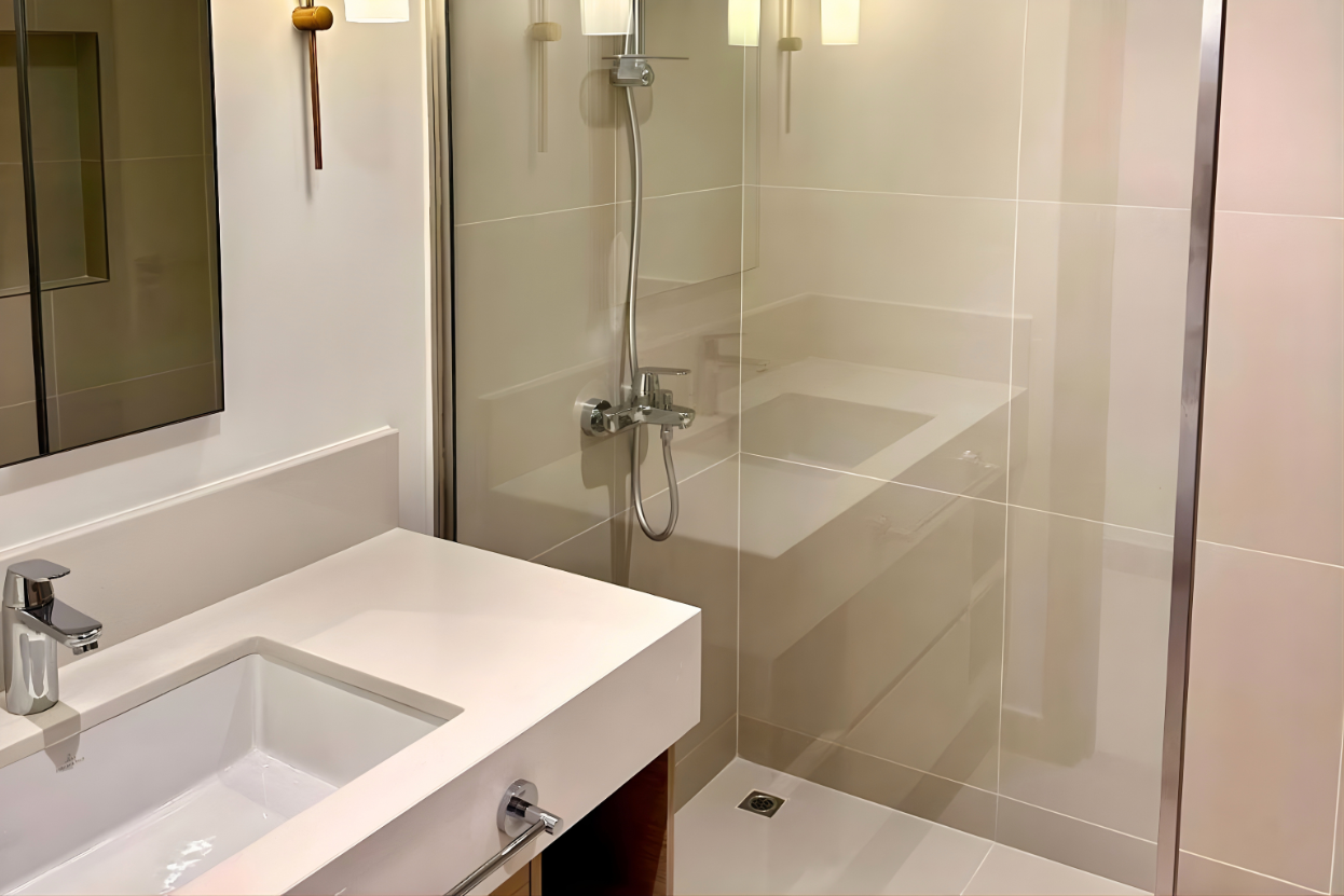 2 Bedrooms Apartment in 17 Icon Bay Building 1