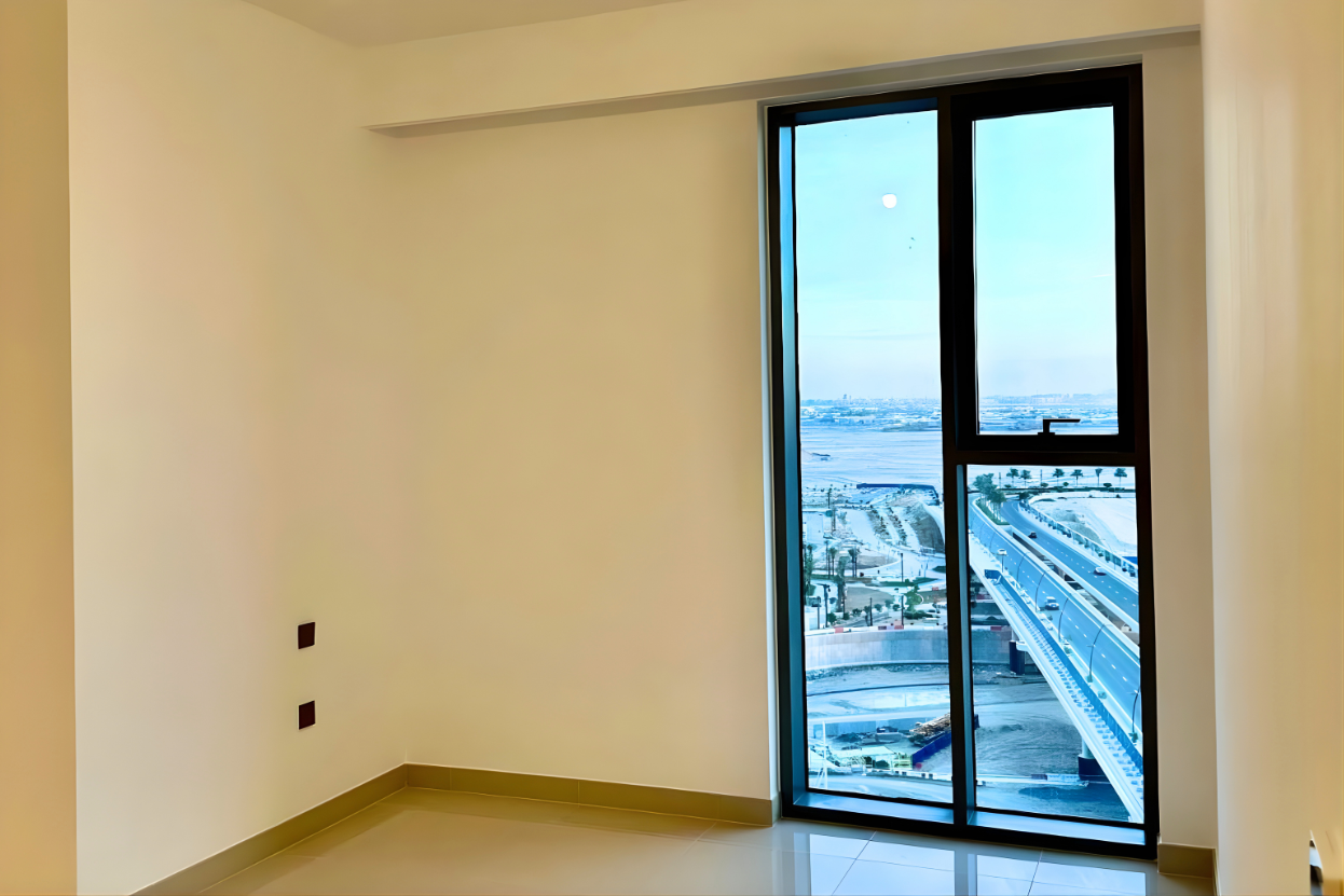 2 Bedrooms Apartment in 17 Icon Bay Building 1