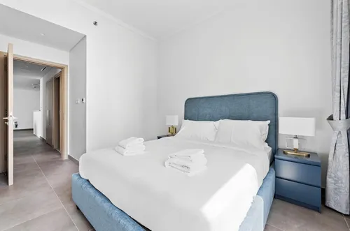 2 Bedrooms Apartment in Creek Gate Tower 2