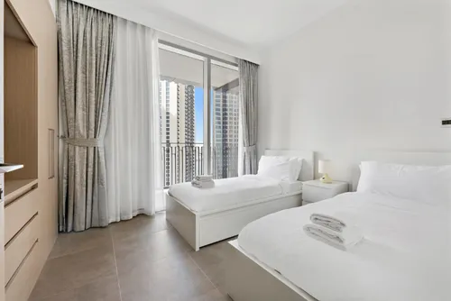 2 Bedrooms Apartment in Creek Gate Tower 2