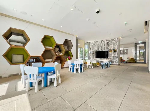 2 Bedrooms Apartment in Creek Gate Tower 2