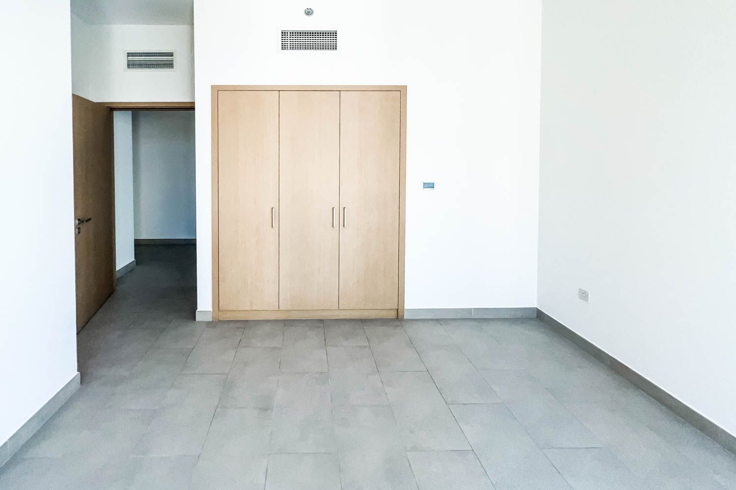 3 Bedrooms Apartment in Creek Rise Tower 1