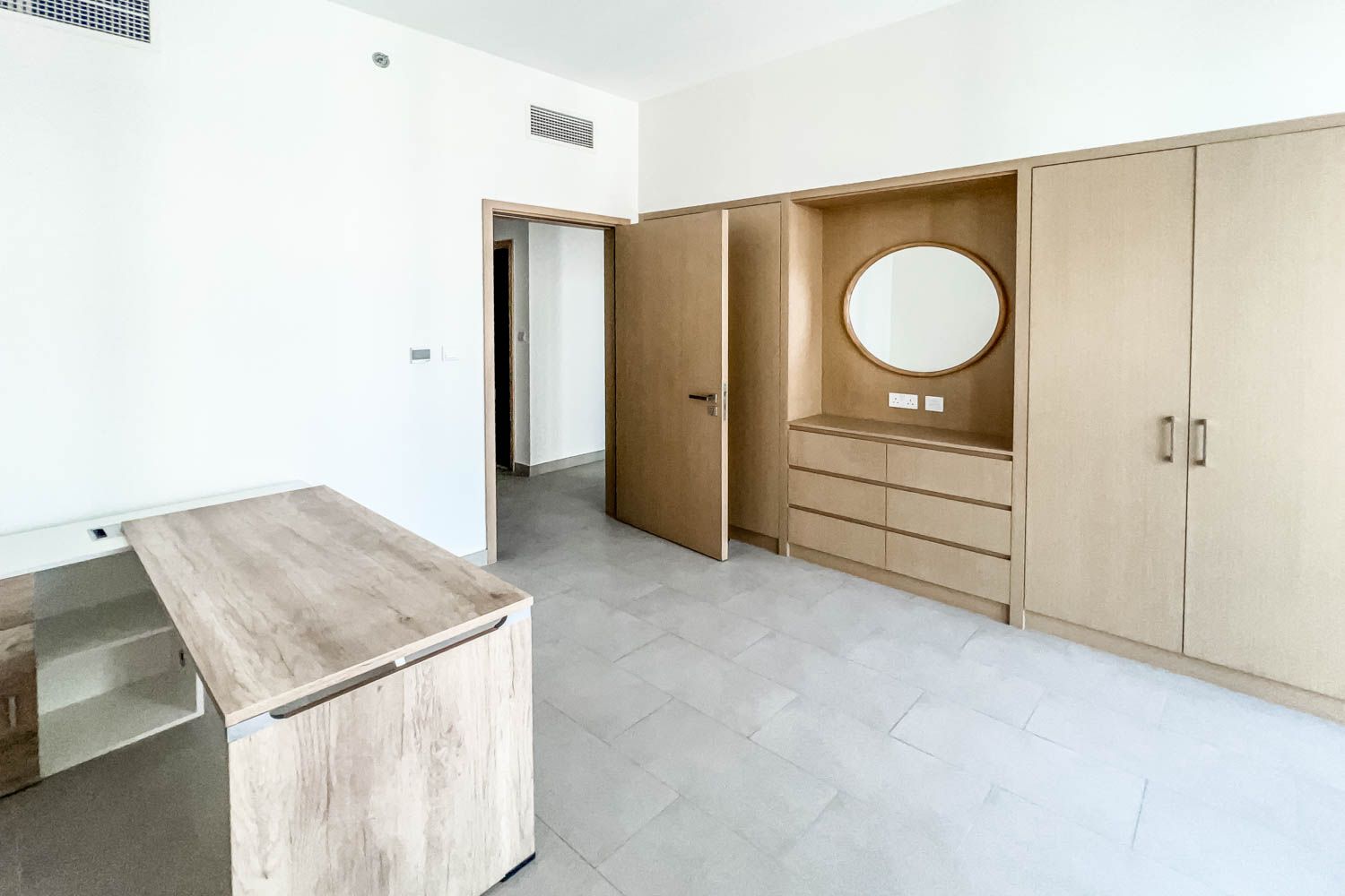 3 Bedrooms Apartment in Creek Rise Tower 1