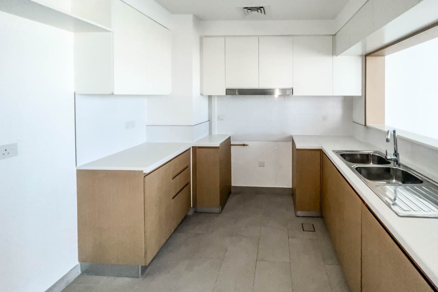 3 Bedrooms Apartment in Creek Rise Tower 1