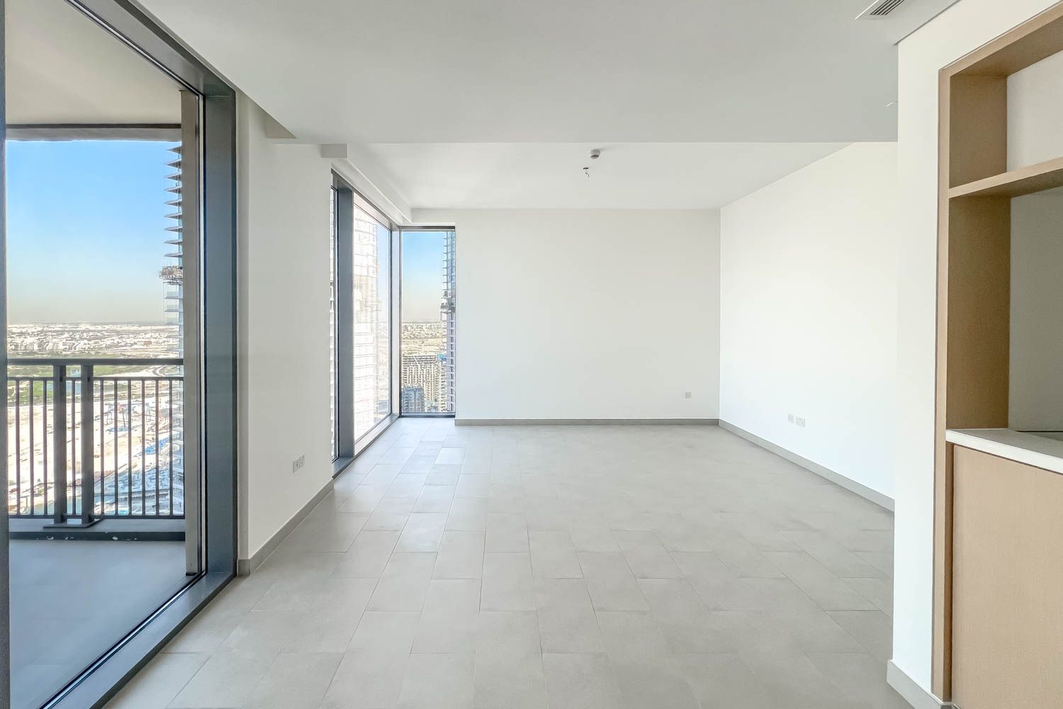 3 Bedrooms Apartment in Creek Rise Tower 1