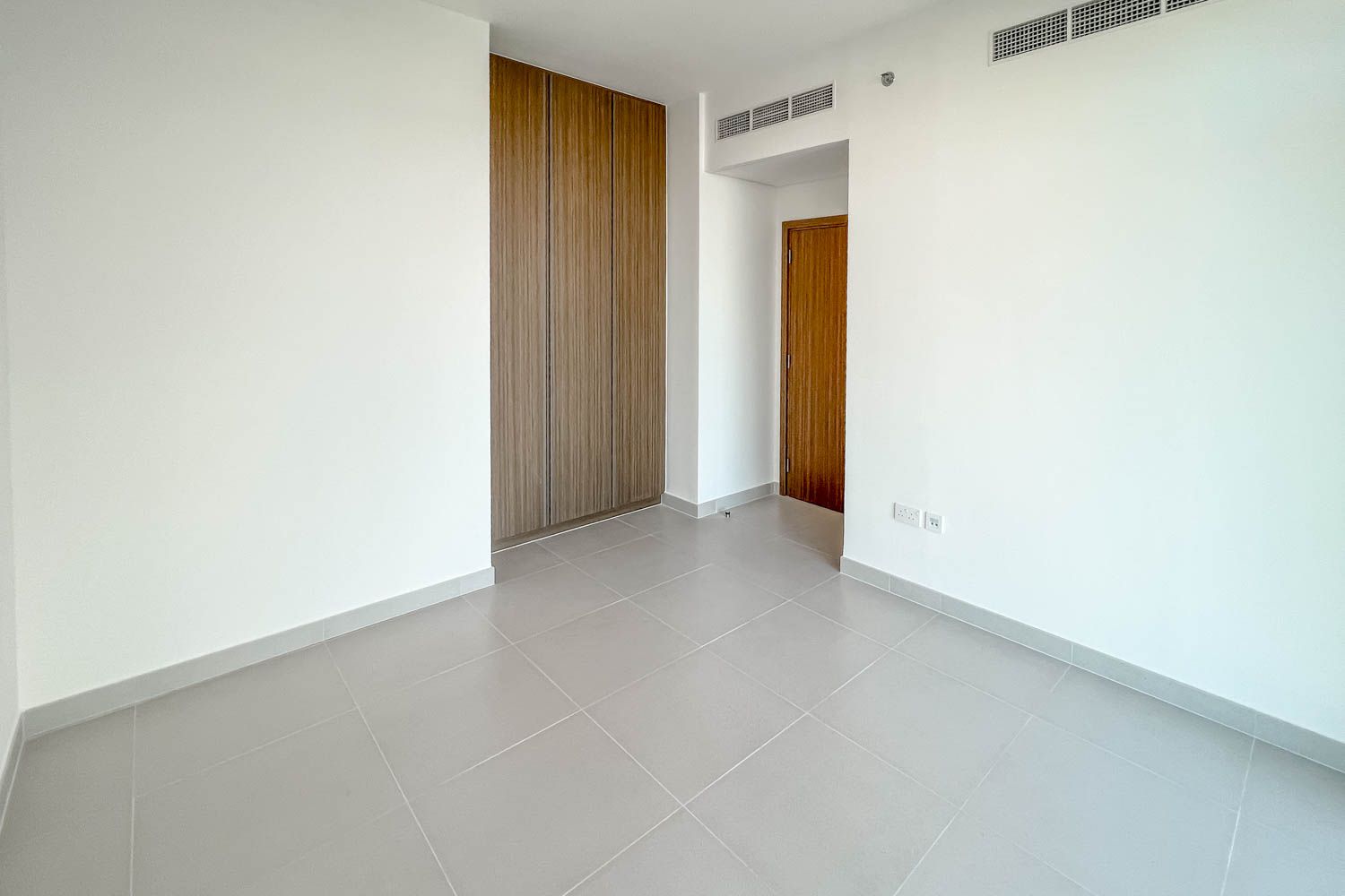 3 Bedrooms Apartment in Creek Rise Tower 1