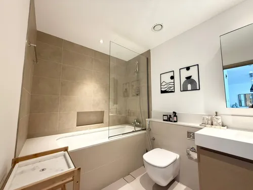 1 Bedroom Apartment in Creek Horizon Tower 1