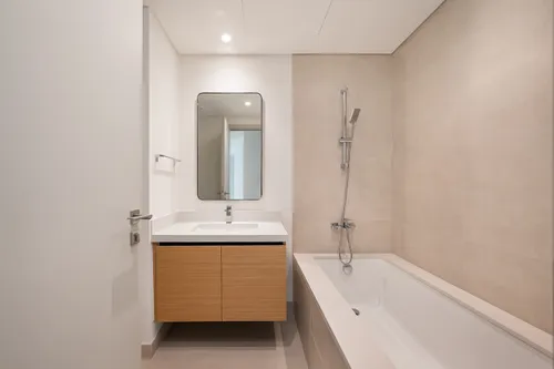 2 Bedrooms Apartment in Creek Crescent