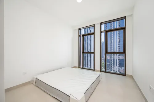 2 Bedrooms Apartment in Creek Crescent