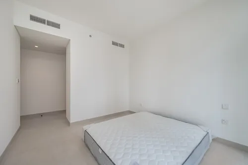 2 Bedrooms Apartment in Creek Crescent