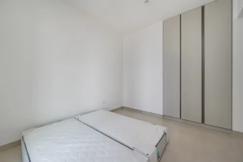 2 Bedrooms Apartment in Creek Crescent