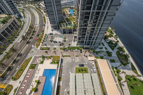 2 Bedrooms Apartment in Creek Crescent