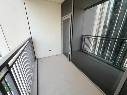 2 Bedrooms Apartment in Creek Rise Tower 1