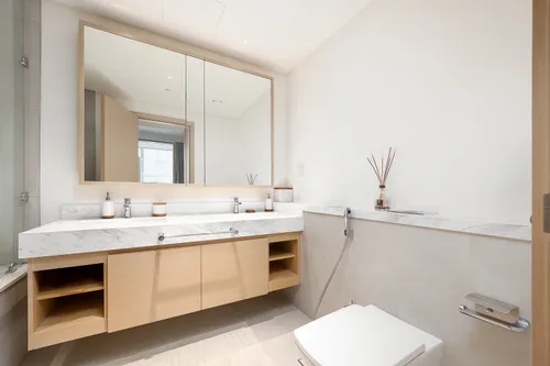 2 Bedrooms Apartment in Creek Rise Tower 1