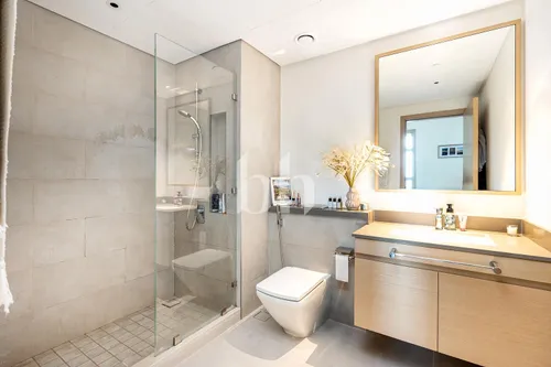 2 Bedrooms Apartment in Creek Rise Tower 1