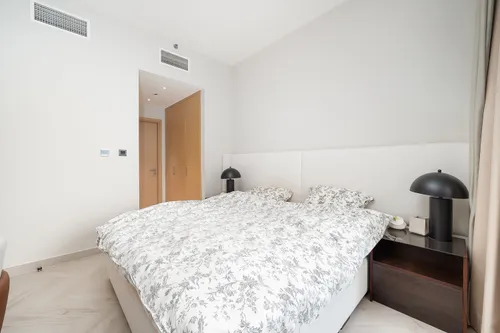 2 Bedrooms Apartment in Creek Rise Tower 1