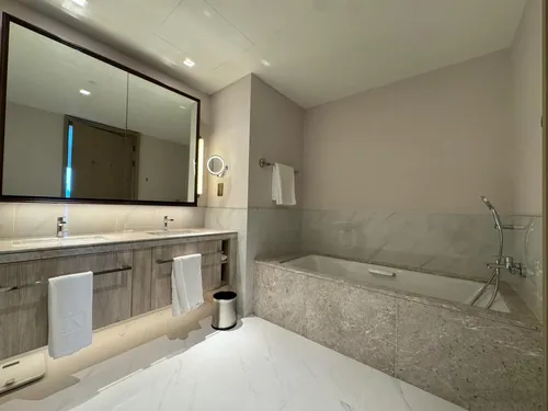 2 Bedrooms Apartment in Address Harbour Point Tower 2