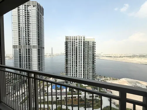 2 Bedrooms Apartment in Creek Rise Tower 1