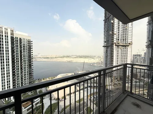 2 Bedrooms Apartment in Creek Rise Tower 1