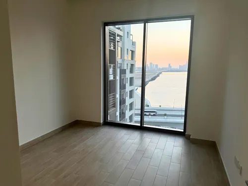 3 Bedrooms Apartment in Breeze Building 3