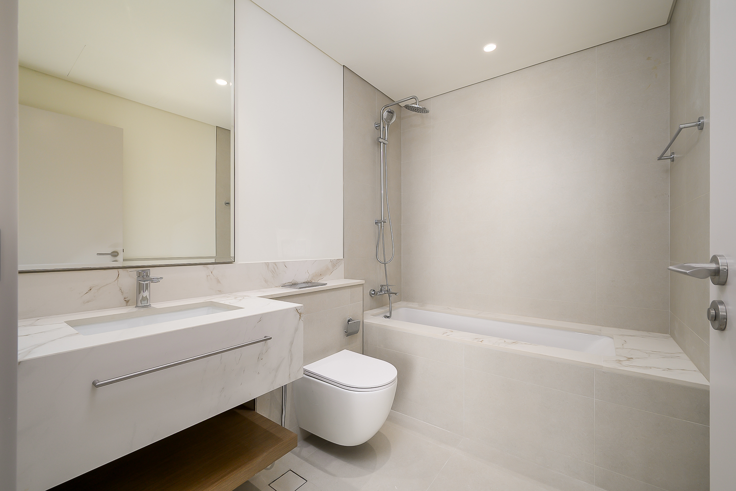 2 Bedrooms Apartment in Beach Mansion Tower 1