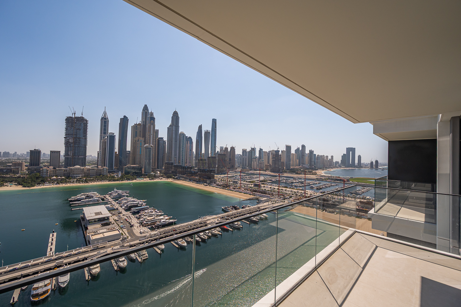 2 Bedrooms Apartment in Beach Mansion Tower 1