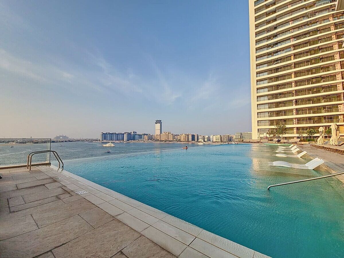 1 Bedroom Apartment in Beach Isle Tower 1