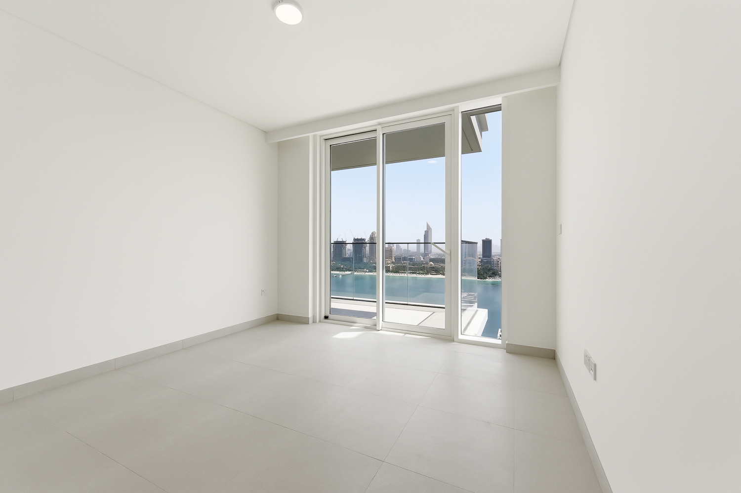 2 Bedrooms Apartment in Beach Mansion Tower 1