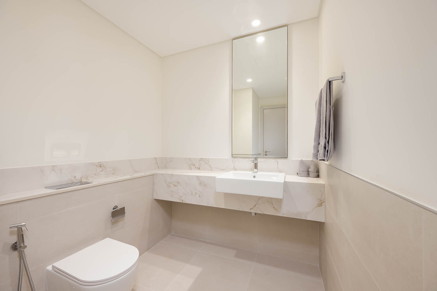 2 Bedrooms Apartment in Beach Mansion Tower 1