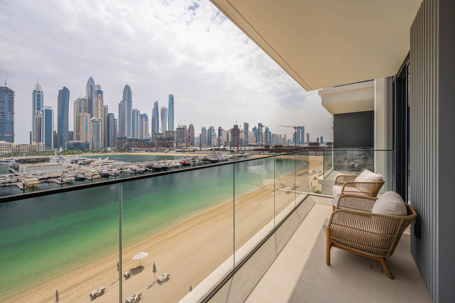 2 Bedrooms Apartment in Beach Mansion Tower 1