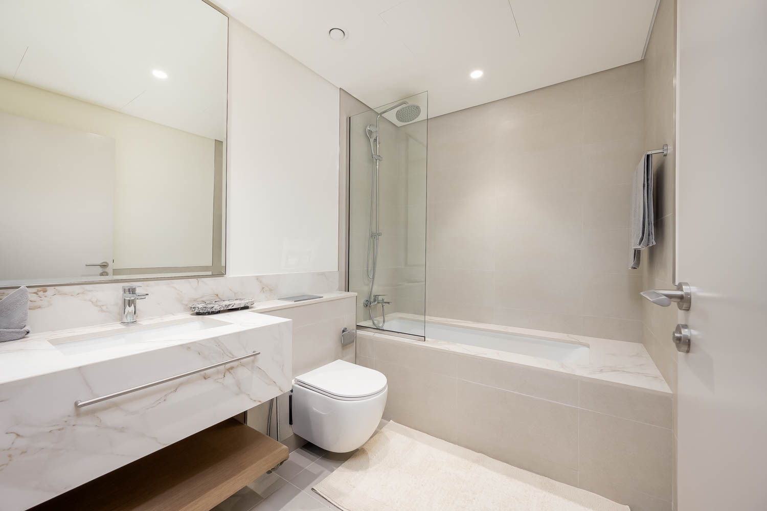 2 Bedrooms Apartment in Beach Mansion Tower 1