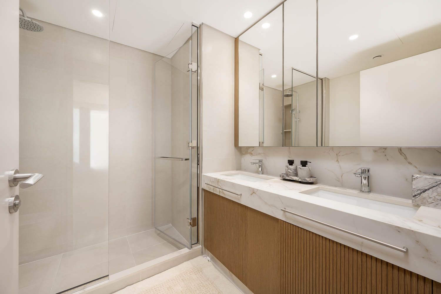 2 Bedrooms Apartment in Beach Mansion Tower 1