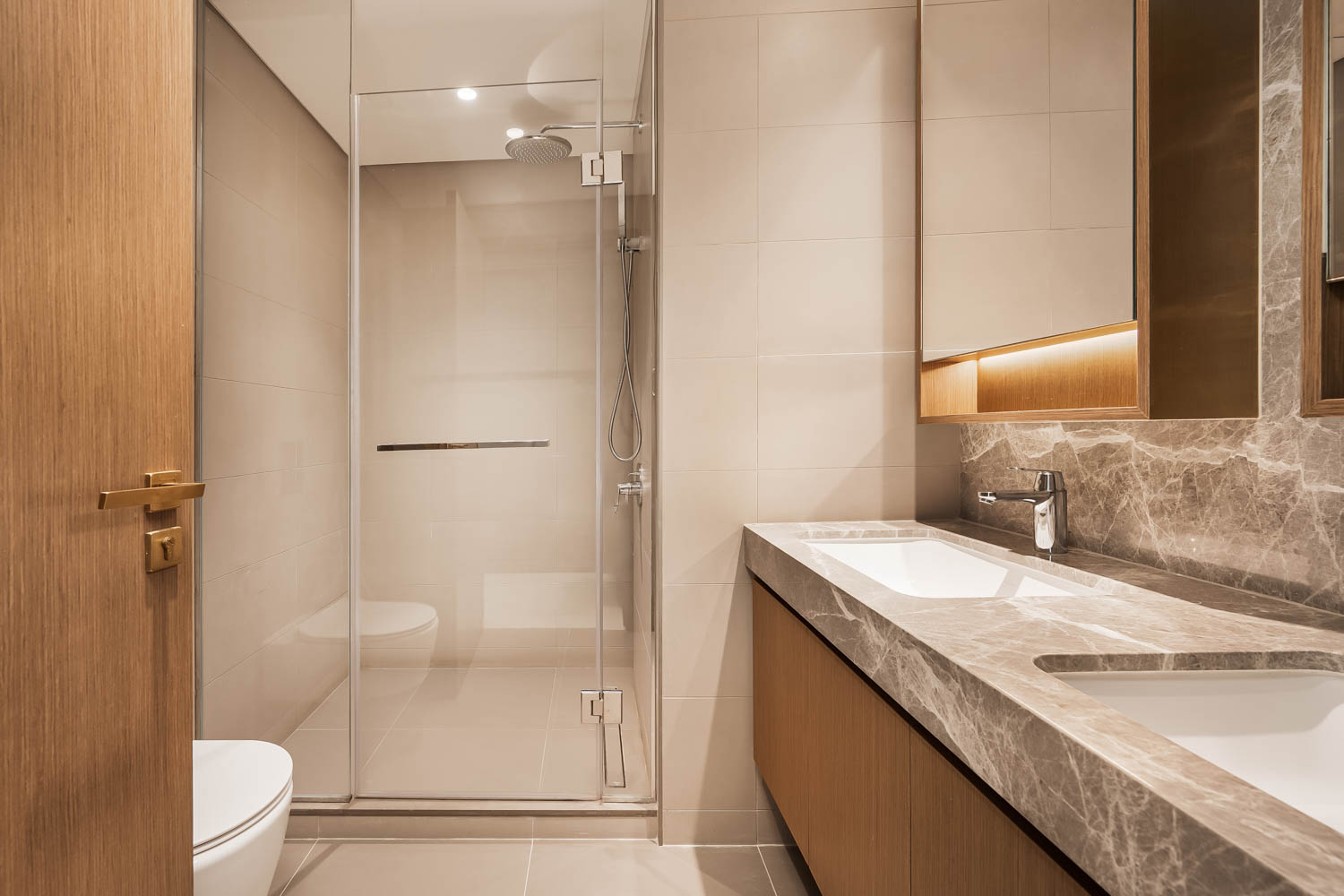 2 Bedrooms Apartment in Grand Bleu Tower 1