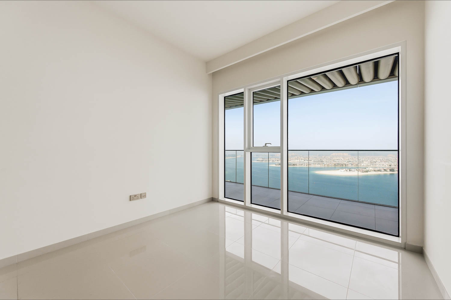 2 Bedrooms Apartment in Grand Bleu Tower 1