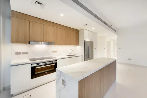 3 Bedrooms Apartment in Beach Vista