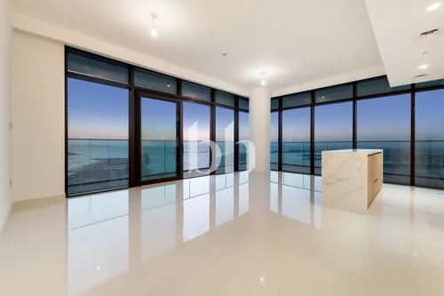 Corner Unit | Sea View I Beach Access I Maids