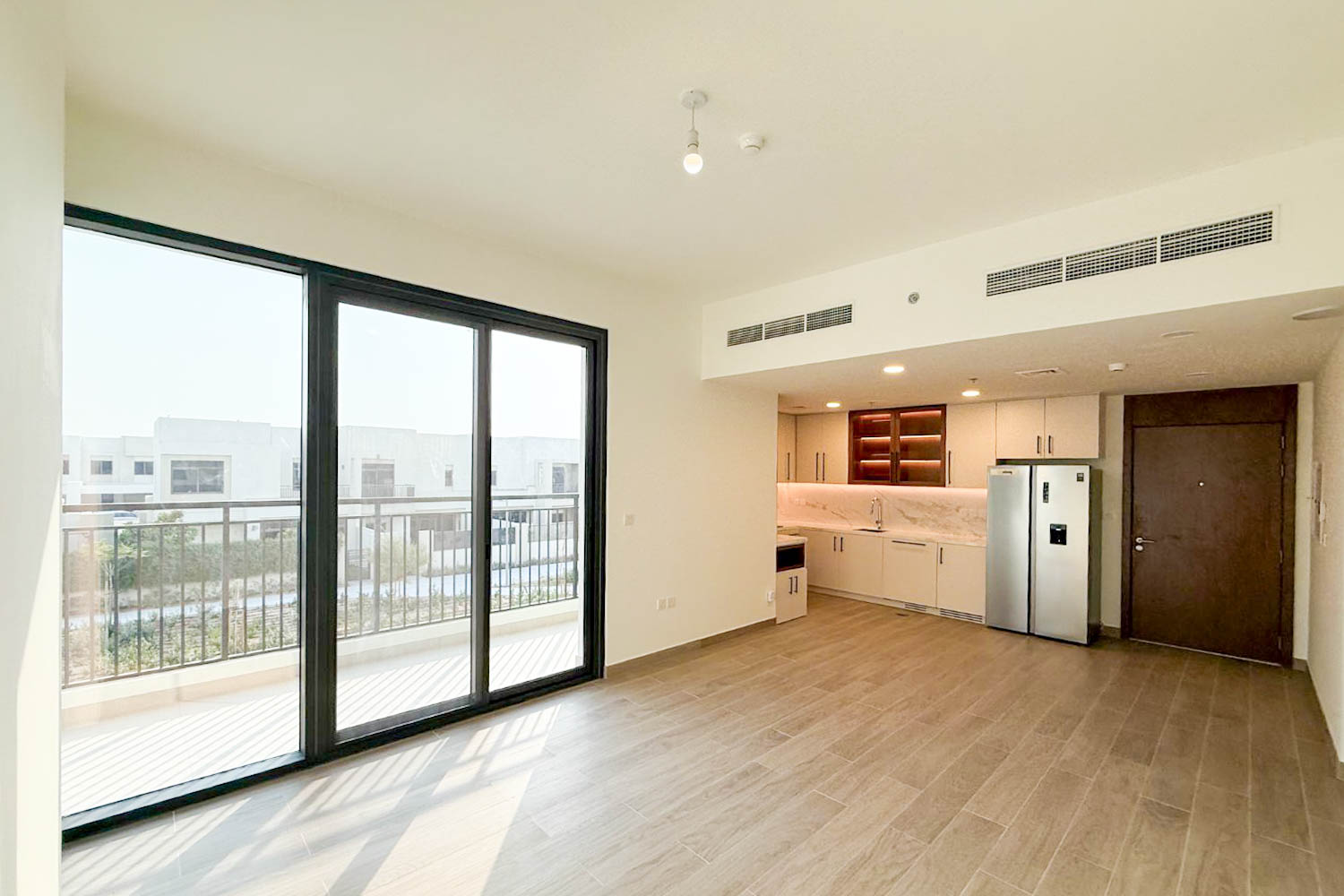 2 Bedrooms Apartment in Holland Gardens