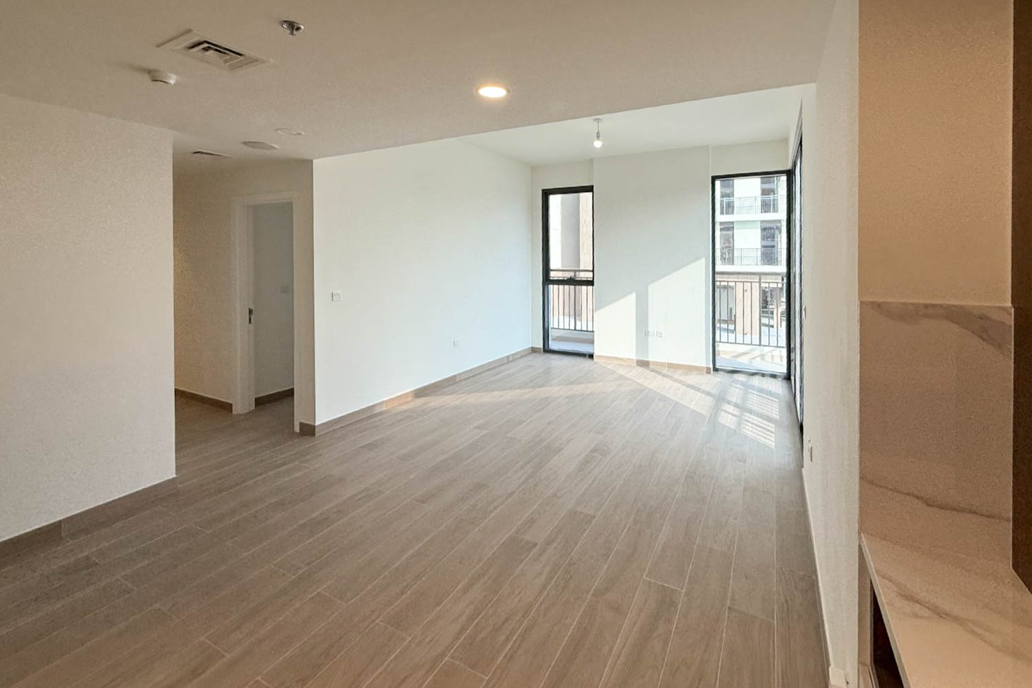 2 Bedrooms Apartment in Holland Gardens