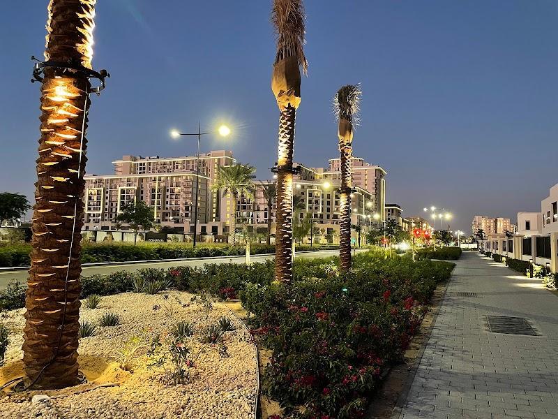 3 Bedrooms Apartment in Holland Gardens