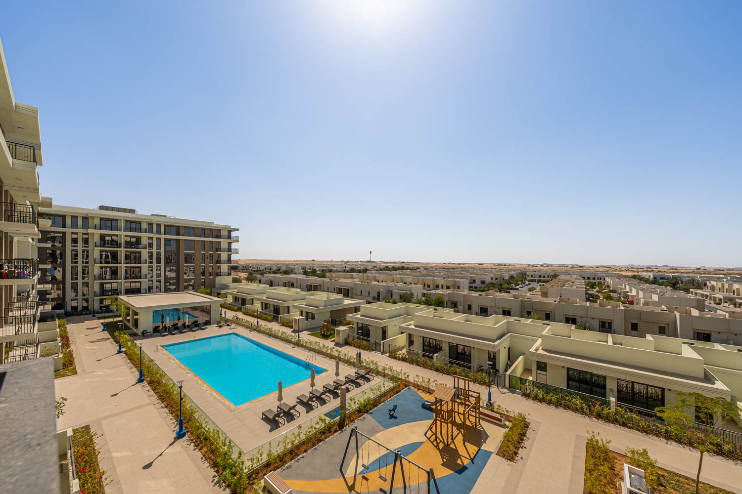 3 Bedrooms Apartment in Holland Gardens